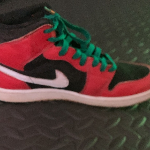 Jordan 1s (used) Size 7.5 - Picture 3 of 3